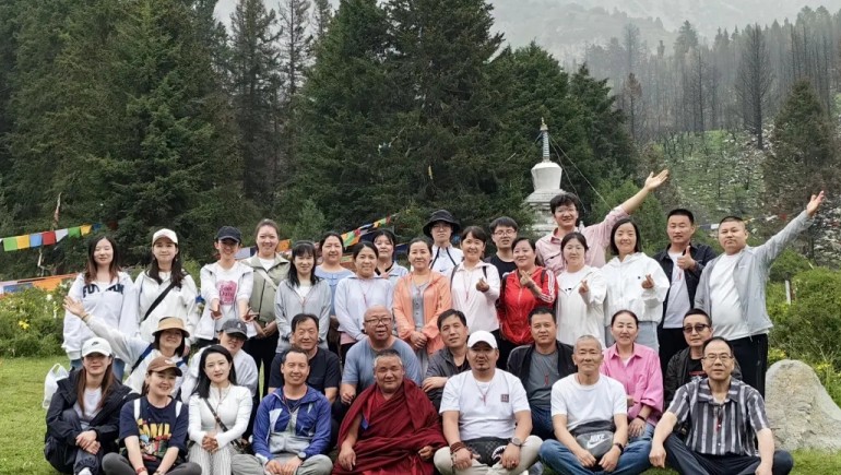 奇正集團達爾宗圣湖祈?；顒? class=