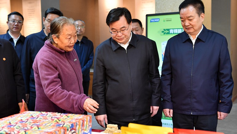 西藏·甘肅工作座談會在拉薩舉行，兩省區(qū)領(lǐng)導(dǎo)蒞臨奇正青稞考察